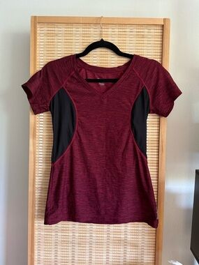 Reebok Women’s Burgundy Short-Sleeve Active Top with Black Panels